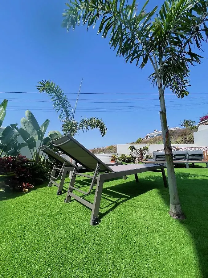 Hébergement de vacances Villa Casa Con Piscina Y Jardin Con Vistas Al Mar à Puerto de la Madera Espagne